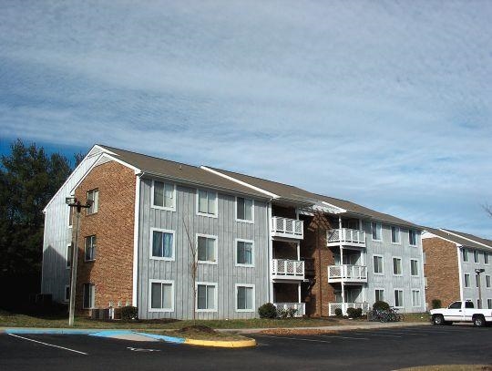 University Terrace in Blacksburg, VA - Building Photo