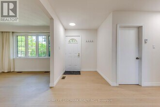 438 Sandmere Pl in Oakville, ON - Building Photo - Building Photo