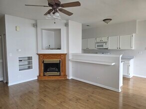 214 Heather Glen Dr in Aurora, IL - Building Photo - Building Photo