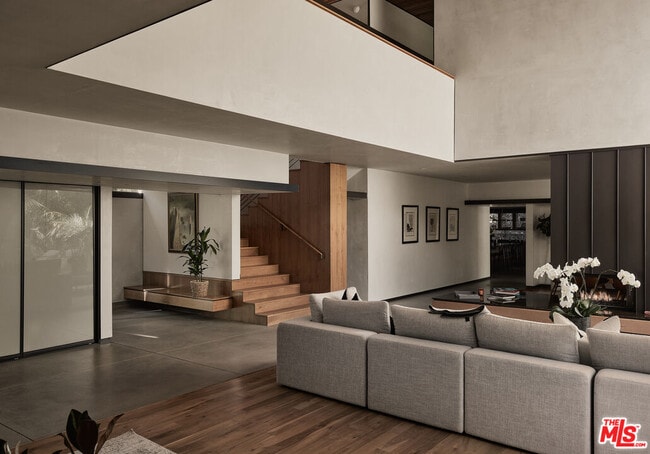 2496 Mandeville Canyon Rd in Los Angeles, CA - Building Photo - Building Photo