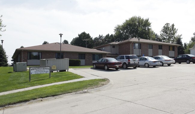 Springfield Heights Apartments in Springfield, NE - Foto de edificio - Building Photo