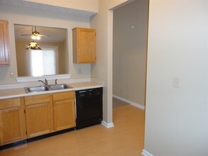 5232 Lake Manor Dr in Indianapolis, IN - Foto de edificio - Building Photo