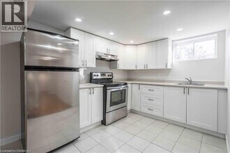 204 Glow Ave in Hamilton, ON - Building Photo - Building Photo