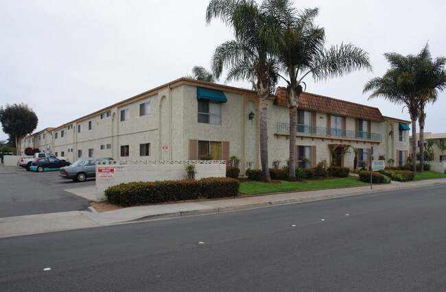 Sussex Gardens in Imperial Beach, CA - Building Photo - Building Photo