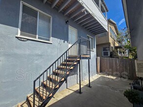 512 1/2 Manhattan Ave in Hermosa Beach, CA - Foto de edificio - Building Photo