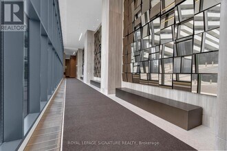 225 Commerce St in Vaughan, ON - Building Photo - Building Photo