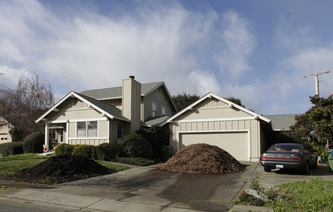 312 K St in Petaluma, CA - Foto de edificio - Building Photo