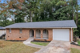 2255 Emerald Castle Dr in Decatur, GA - Building Photo - Building Photo