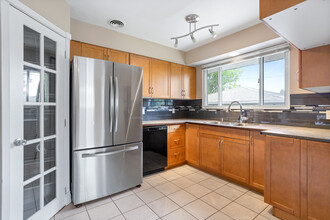 13012-13132 132 Ave NW in Edmonton, AB - Building Photo - Building Photo