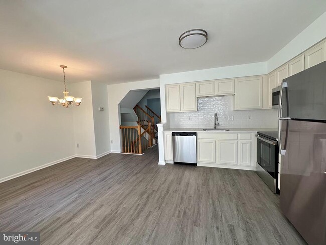 58 Millstream Rd in Laurel Springs, NJ - Building Photo - Building Photo