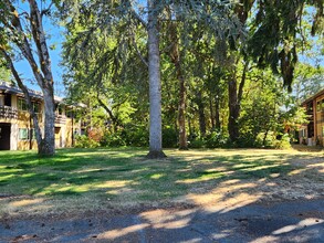 Forest Village in Lakewood, WA - Foto de edificio - Building Photo