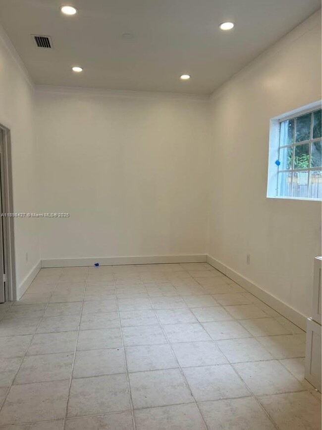 205 NW 130th St, Unit 2 in North Miami, FL - Building Photo - Building Photo