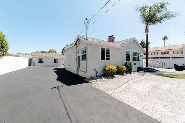14840 Archwood St in Van Nuys, CA - Foto de edificio - Building Photo