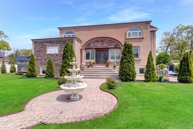 54 Shore Dr in Oakdale, NY - Building Photo - Building Photo