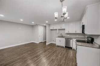 901 W Collins St in Denison, TX - Building Photo - Building Photo