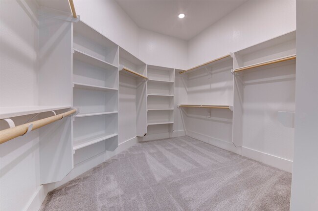 5138 Rosslyn Rd