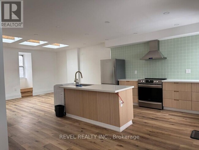 290 Gerrard St E in Toronto, ON - Building Photo - Building Photo