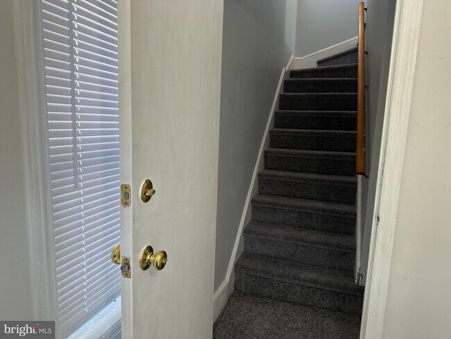 47 W Central Ave-Unit -B in Paoli, PA - Foto de edificio - Building Photo