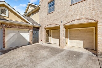 1402 Parker Ln in Austin, TX - Foto de edificio - Building Photo