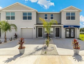 Laurel Lakes Townhomes in Seffner, FL - Building Photo