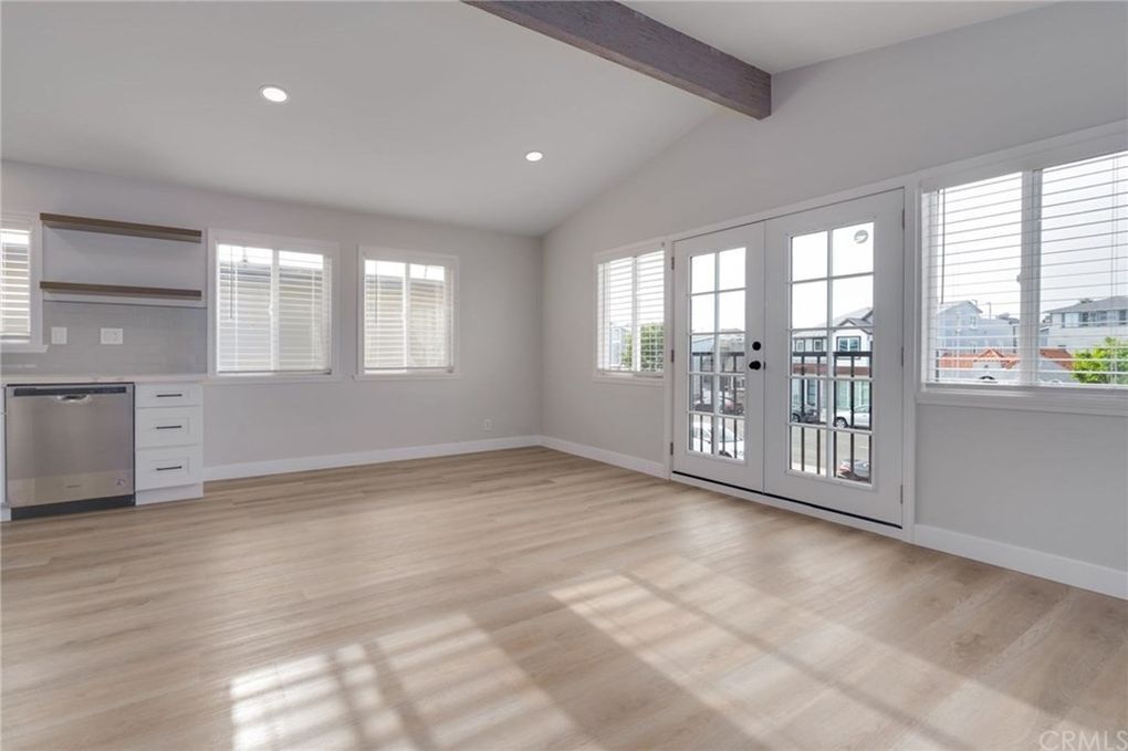1116 W Balboa Blvd in Newport Beach, CA - Building Photo