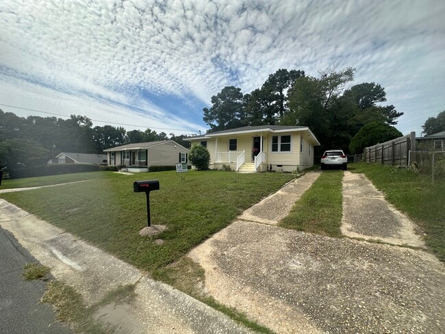 914 Fleetwood Dr in Fayetteville, NC - Building Photo - Building Photo