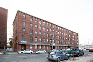 80 Foster St in Peabody, MA - Building Photo