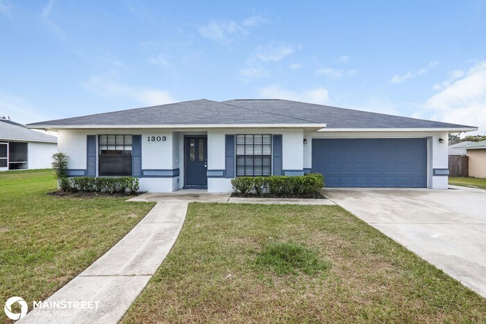 1303 Oak Pointe Pl in Plant City, FL - Building Photo