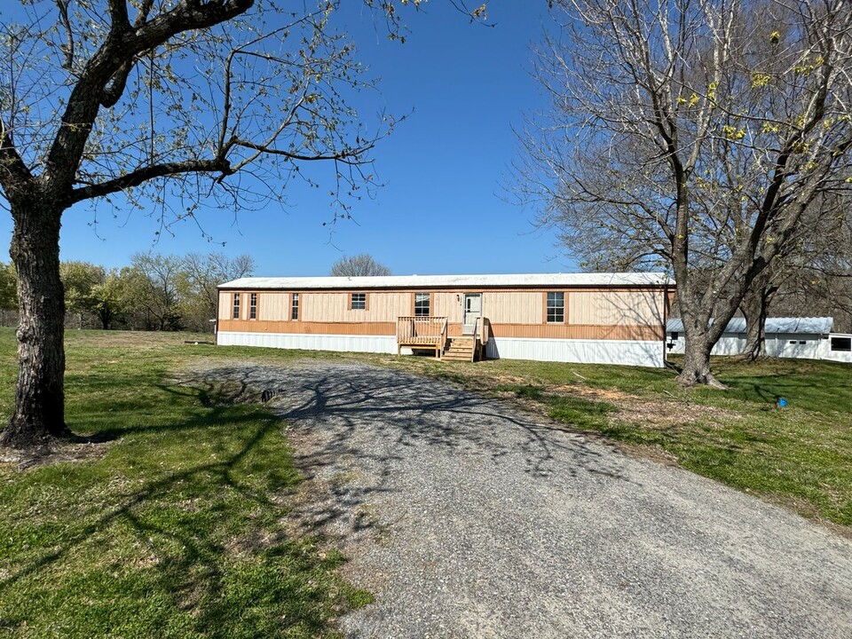 1237 Long Branch Rd in Grover, NC - Building Photo