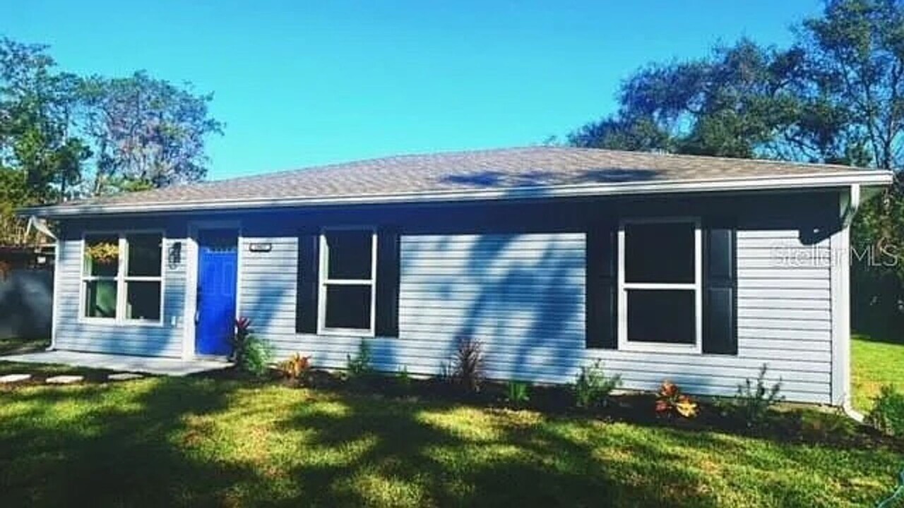 19417 Wildwood Dr in Brooksville, FL - Building Photo