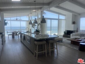26060 Pacific Coast Hwy in Malibu, CA - Building Photo - Building Photo