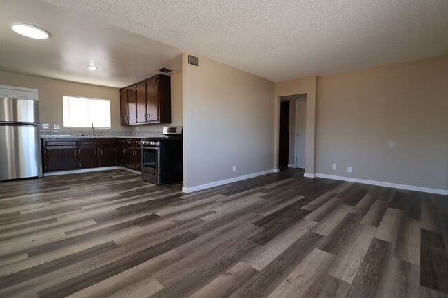 430 W Moyer Ave in Ridgecrest, CA - Building Photo - Building Photo