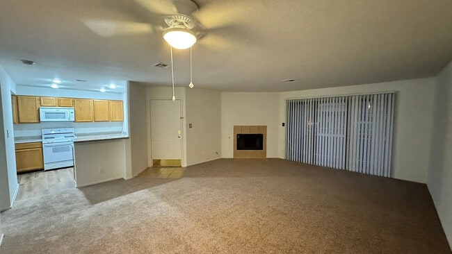 5016 S Rainbow Blvd, Unit 206 in Las Vegas, NV - Building Photo - Building Photo