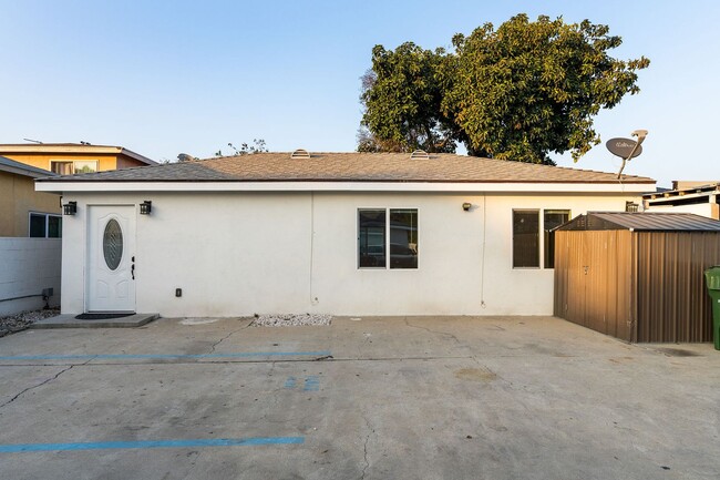 3707 W 106th St, Unit 3707 1/2 in Inglewood, CA - Building Photo - Building Photo