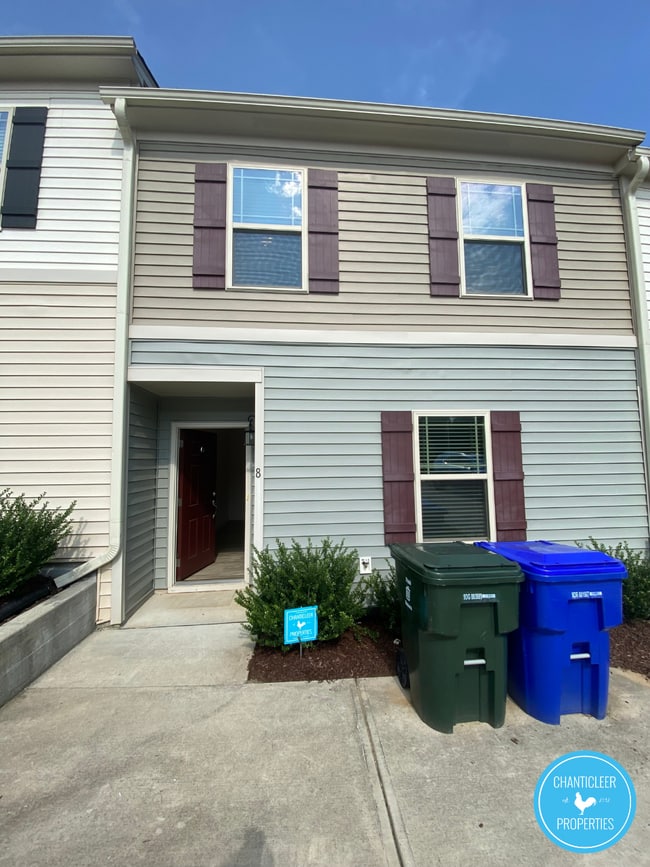 property at 8 Rochambeau Ct
