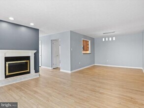 10061 Oakton Terrace Rd in Oakton, VA - Building Photo - Building Photo