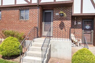 406 Cedar Hollow Dr in Rocky Hill, CT - Building Photo - Building Photo