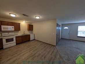 1204 Fall Meadow Ln in Belton, MO - Building Photo - Building Photo