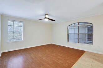 7323 Snowden Rd in San Antonio, TX - Building Photo - Building Photo