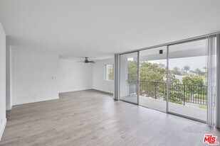 305 San Vicente Blvd in Santa Monica, CA - Building Photo