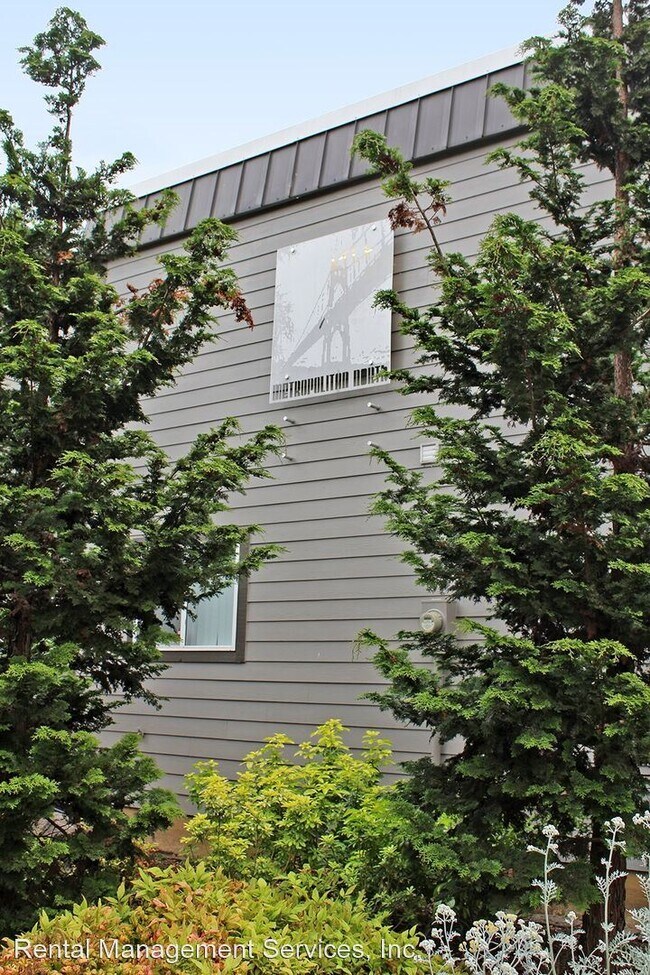 9222 N Lombard St in Portland, OR - Foto de edificio - Building Photo
