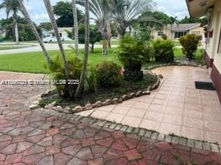 7305 NW 95th Way in Tamarac, FL - Building Photo - Building Photo