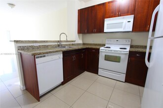 909 SW 15th Ave, Unit 2 in Miami, FL - Building Photo - Building Photo