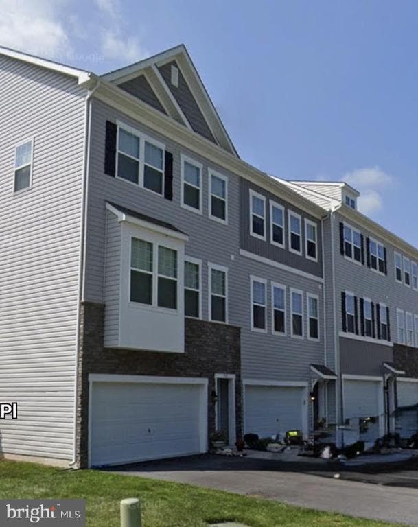 property at 352 Dawson Pl