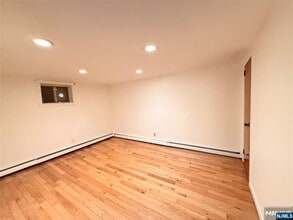 12 Farview Terrace in Paramus, NJ - Building Photo - Building Photo