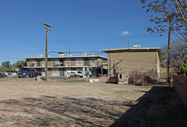 Eastern Light Apartments in Tucson, AZ - Building Photo - Building Photo