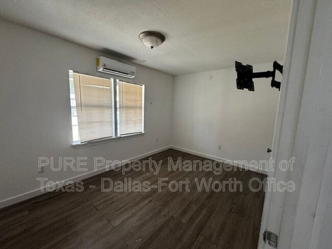 2223 J B Jackson Jr Blvd