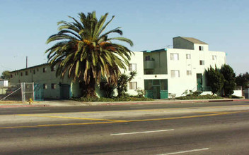 2340 Crenshaw Blvd in Los Angeles, CA - Building Photo - Building Photo