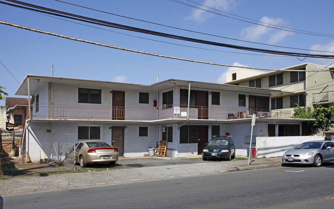 1008 Isenberg St in Honolulu, HI - Building Photo