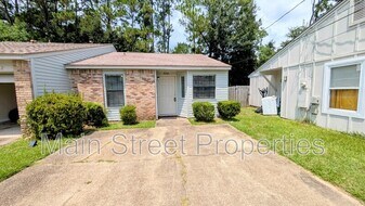 8264 Continental Dr in Myrtle Grove, FL - Building Photo